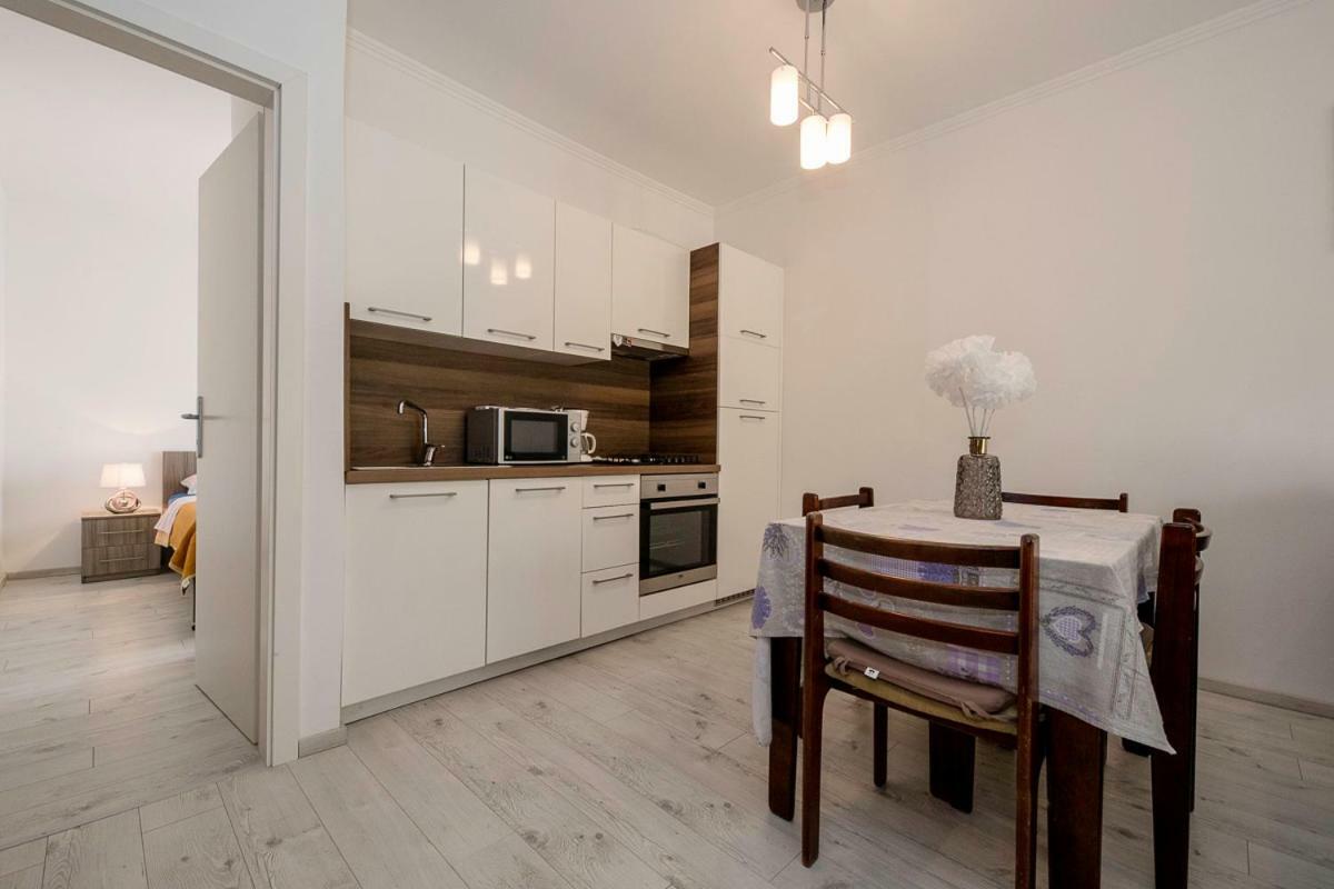 Apartman Jasmina Daire Banjol Dış mekan fotoğraf